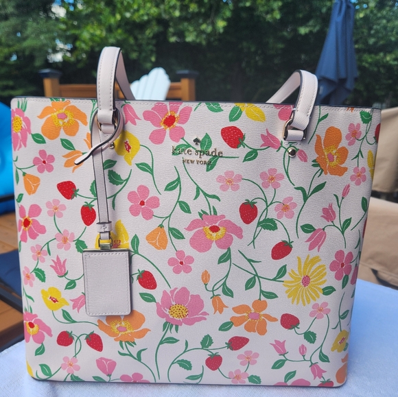 KATE SPADE PERFECT STRAWBERRY GARDEN LARGE TOTE - Picture 1 of 4